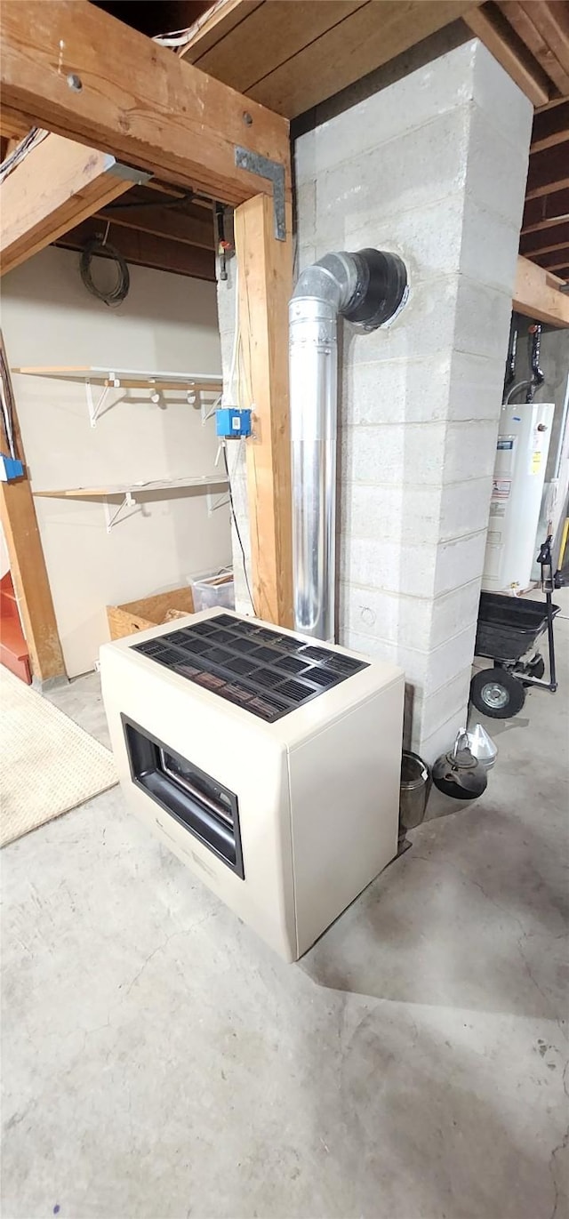 9 Cross Ln, Plains, MT 59859 - utility room featuring water heater