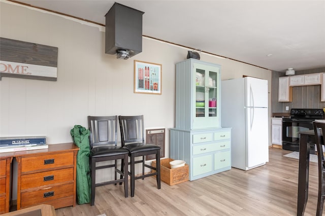 29276 White Swan Rd, Polson, MT 59860 - living area featuring light wood-style floors