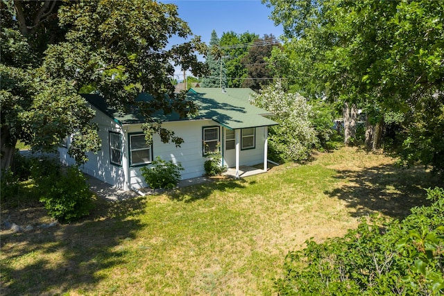 432 Willow Creek Rd, Corvallis, MT 59828 - rear view of house featuring a yard and roof with shingles