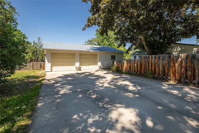 432 Willow Creek Rd, Corvallis, MT 59828 - view of front facade featuring a metal roof and a detached garage