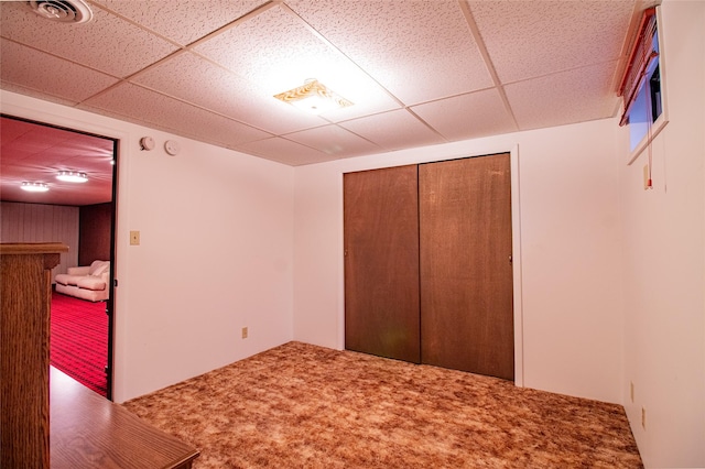 3455 N Hillcrest Dr, Butte, MT 59701 - unfurnished bedroom featuring carpet, a drop ceiling, and a closet