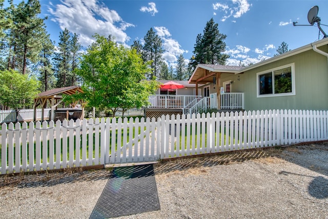 409 Mill Creek Rd, Hamilton, MT 59840 - view of front facade with a fenced front yard