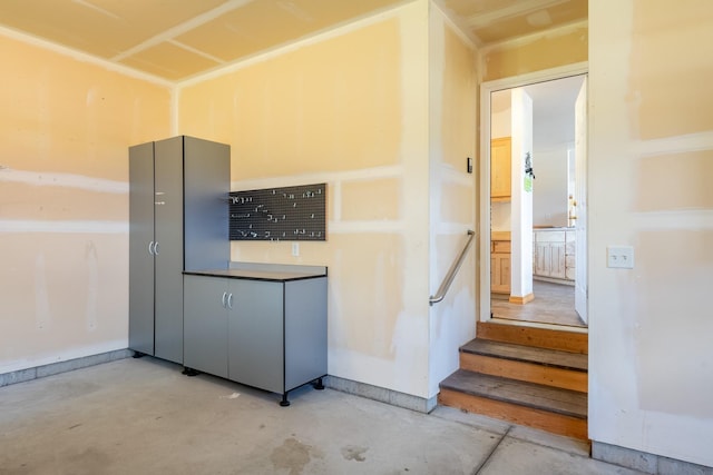 1228 Nordheim Ln, Corvallis, MT 59828 - kitchen with concrete floors