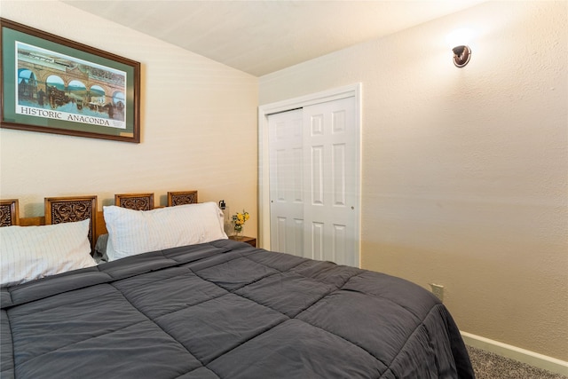 940 Nevada Ave, Butte, MT 59701 - carpeted bedroom featuring a closet and lofted ceiling