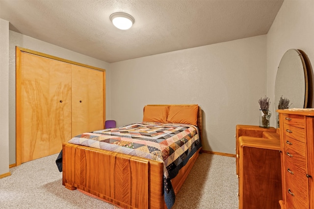 487 Hudson Ln, Victor, MT 59875 - bedroom with carpet, a textured ceiling, and a closet