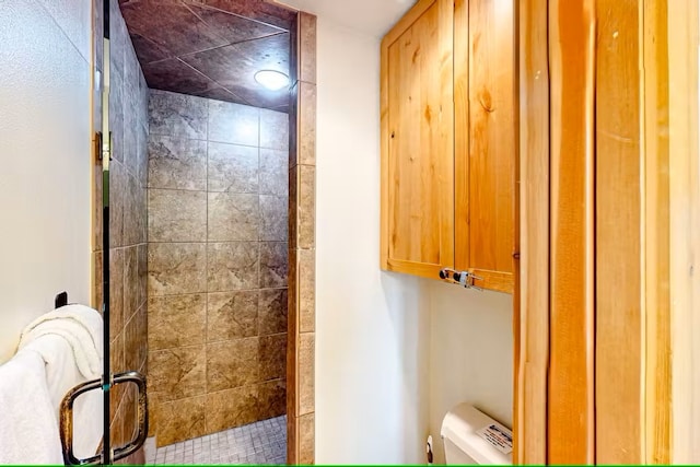 3832 Tamarack Ave Unit 2B, Whitefish, MT 59937 - full bathroom featuring a tile shower and toilet