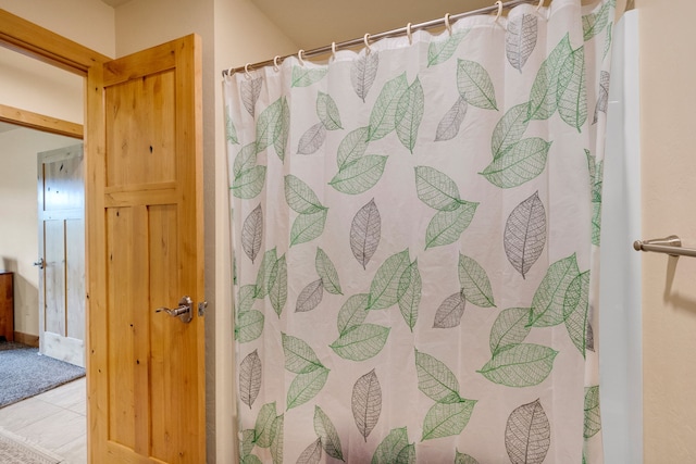 109 Como Vista Ln, Hamilton, MT 59840 - bathroom with a shower with shower curtain