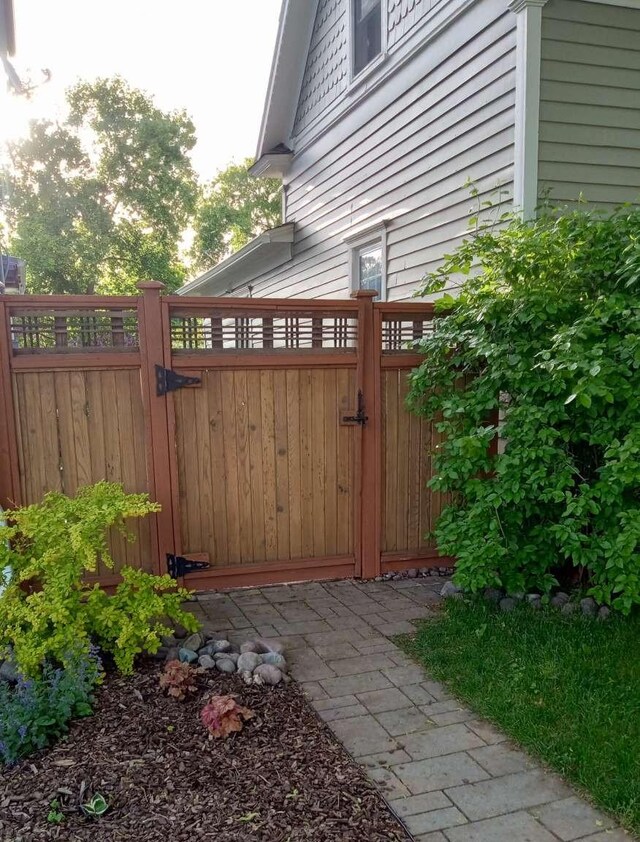 905 3rd Ave E, Kalispell, MT 59901 - view of gate