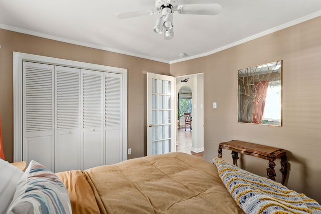 2604 5th Ave S, Great Falls, MT 59405 - bedroom featuring a closet, crown molding, and ceiling fan