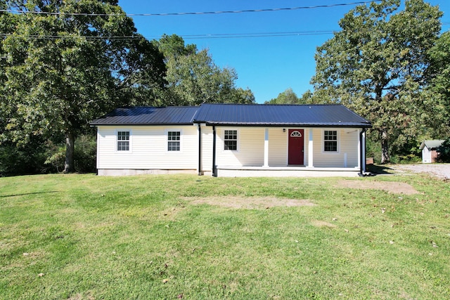 view of front of home featuring covered porch and a front lawn