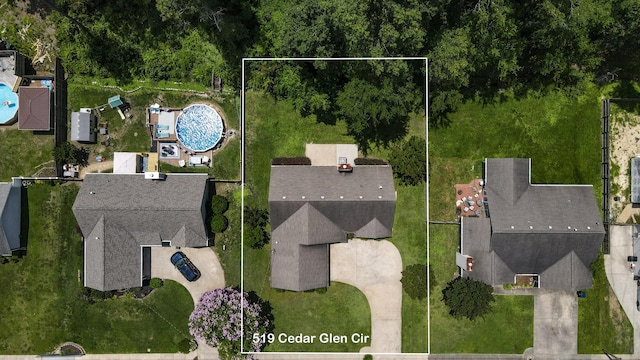 519 Cedar Glen Cir, Chattanooga, TN 37412 - aerial view of property and surrounding area with a pool area and property boundaries highlighted