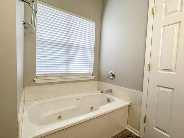 519 Cedar Glen Cir, Chattanooga, TN 37412 - bathroom featuring a whirlpool tub