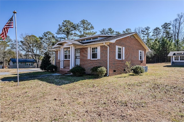 view of front of property featuring a front yard