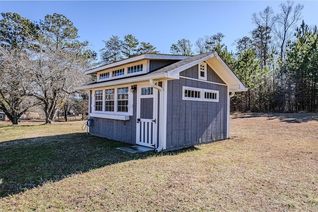 view of outdoor structure featuring a yard