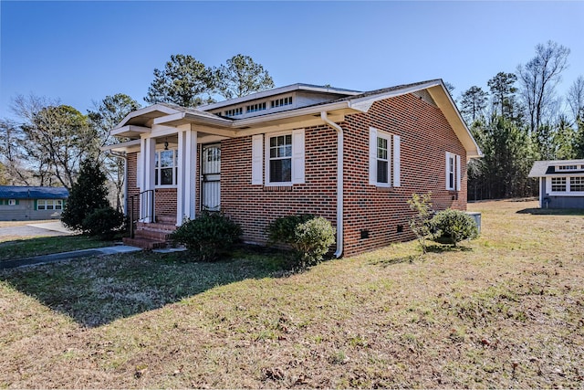 view of front facade featuring a front yard