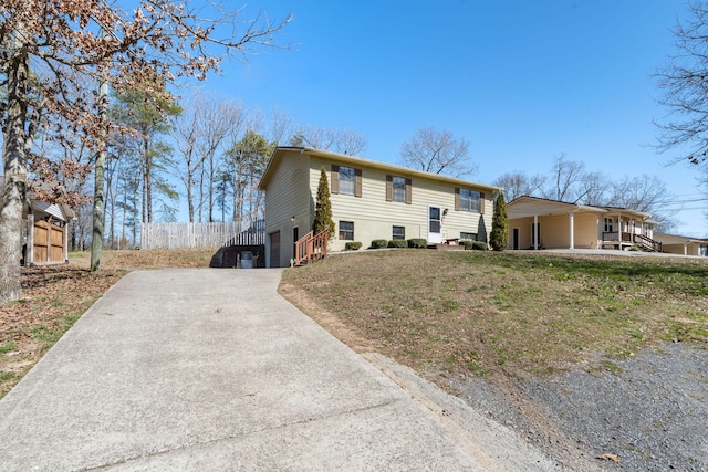 view of front facade with a front lawn and concrete driveway