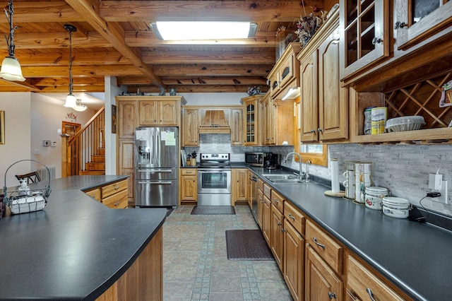 kitchen featuring a sink, stainless steel appliances, dark countertops, and tasteful backsplash