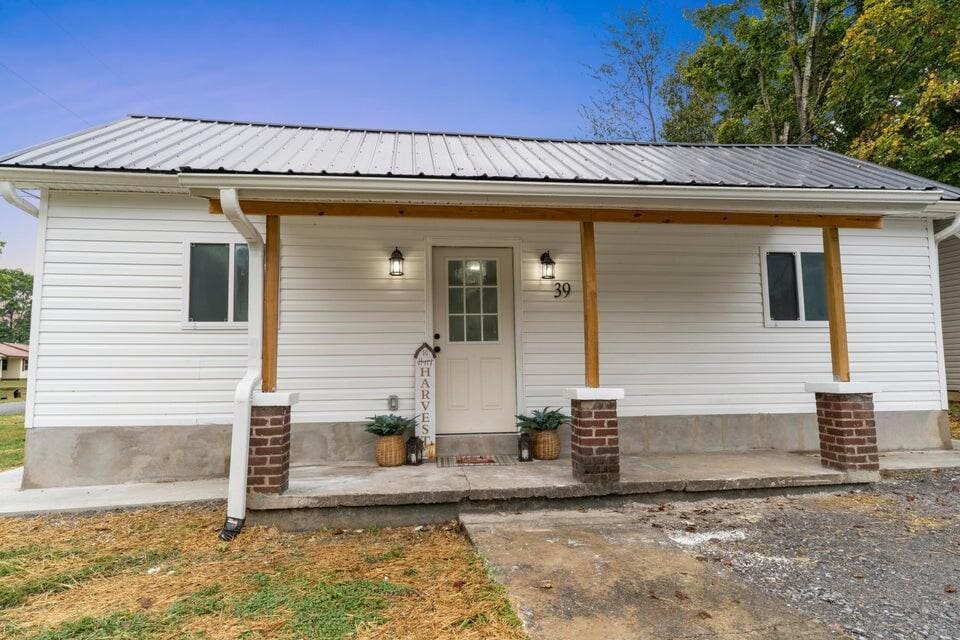 view of front of home with a porch