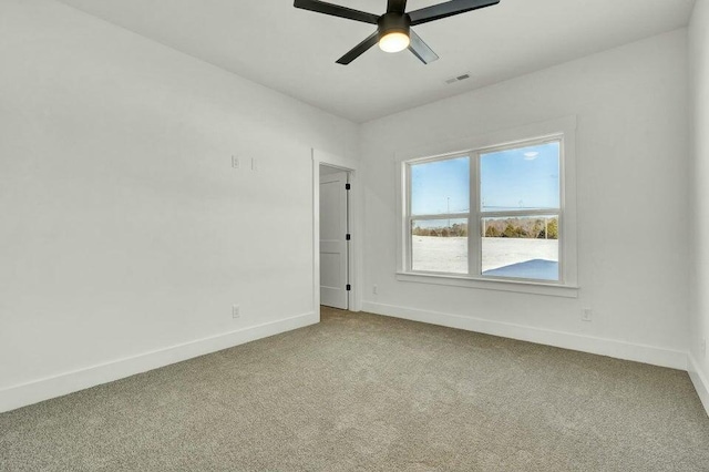 unfurnished room featuring ceiling fan and carpet