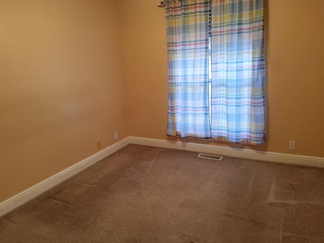 unfurnished room with carpet flooring