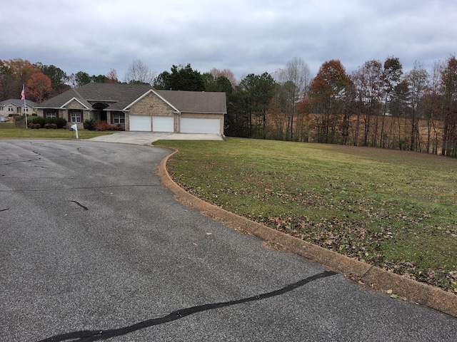 view of front of property featuring a front lawn and a garage