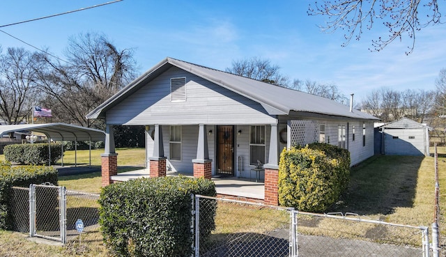 view of front of property featuring a carport, covered porch, and a front lawn