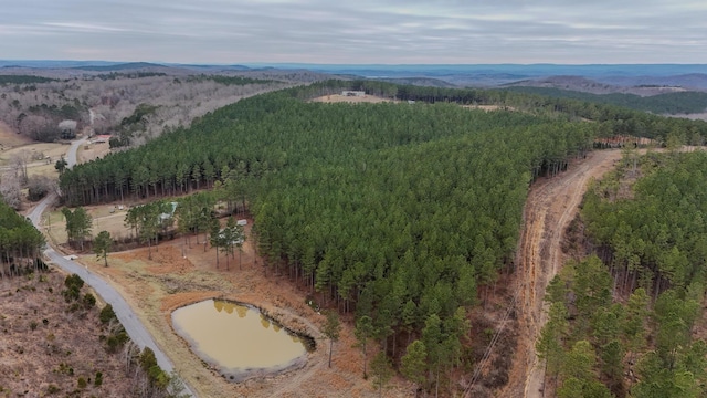 birds eye view of property featuring a forest view