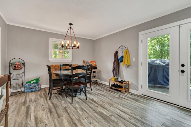 921 E Circle Dr, Rossville, GA 30741 - dining area featuring light wood-type flooring, a chandelier, and ornamental molding