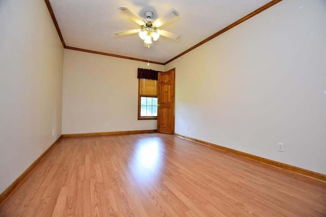 empty room featuring light wood-type flooring, ceiling fan, and ornamental molding