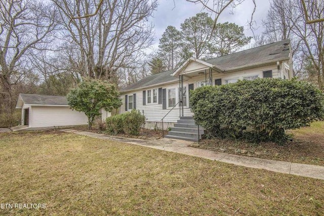 view of front of property with a front yard