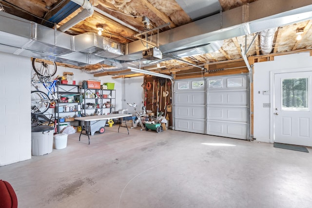 103 Windcrest Pl NW, Cleveland, TN 37312 - garage featuring a garage door opener