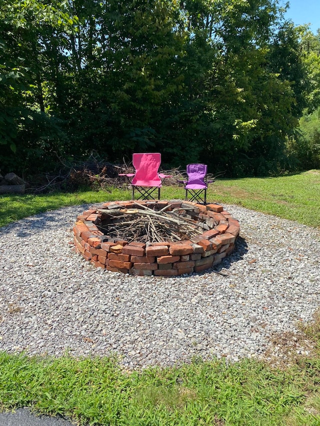 view of yard featuring an outdoor fire pit