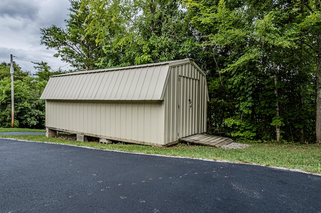 view of outdoor structure