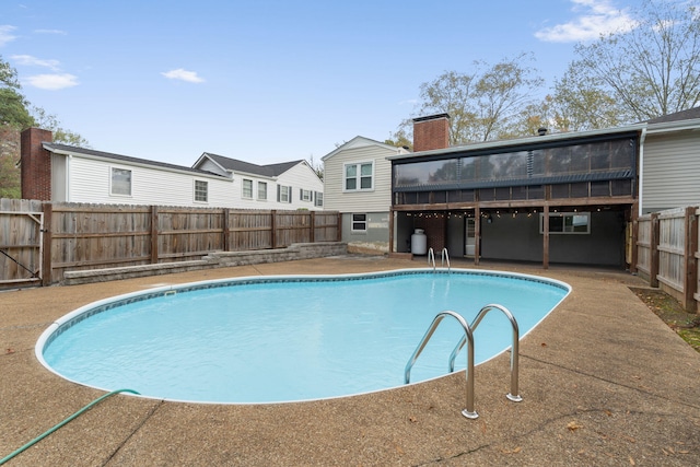 view of swimming pool