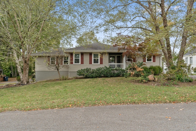 single story home with a front lawn