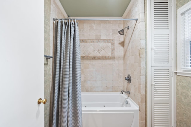 bathroom with shower / bath combo