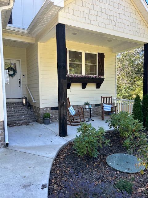 doorway to property with covered porch