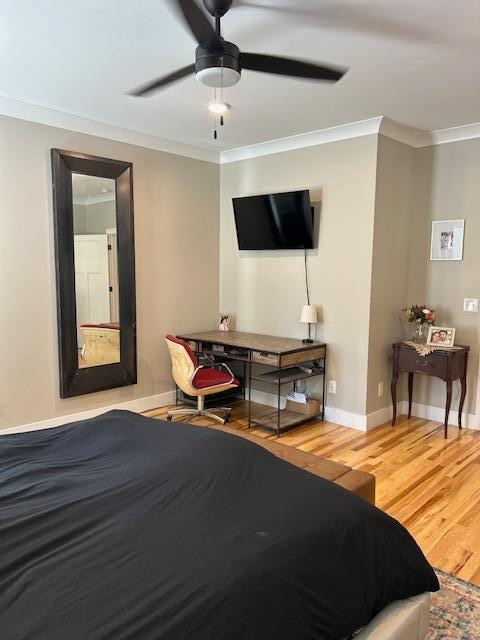 bedroom with ceiling fan, light hardwood / wood-style flooring, and crown molding