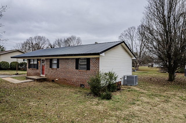 view of front of home with a front lawn and cooling unit