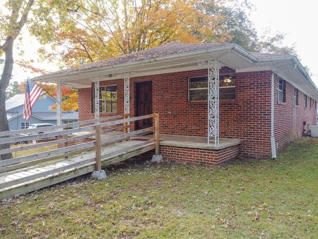 view of front of home featuring a porch and a front yard