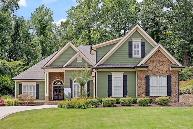 craftsman-style house with a front yard