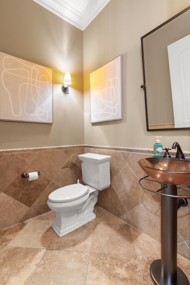 715 Pembridge Cir NW, Cleveland, TN 37312 - bathroom with ornamental molding, tile walls, and a wainscoted wall