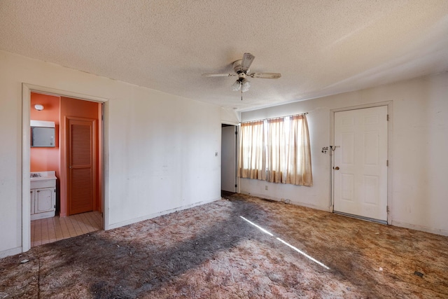 unfurnished room featuring a textured ceiling and ceiling fan