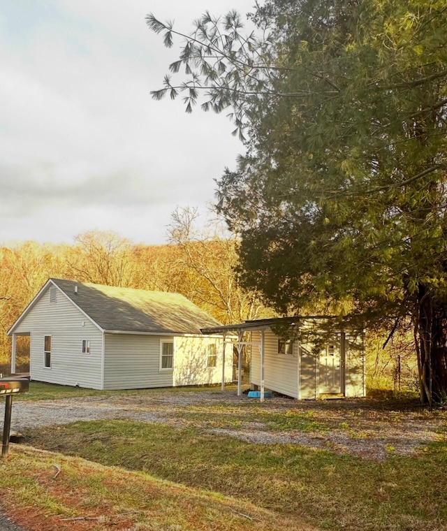 back of house featuring a yard