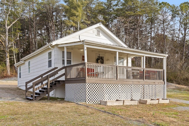 view of front facade with a front yard