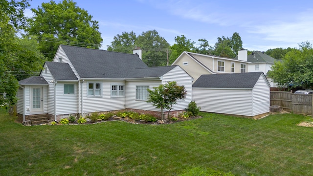 back of house featuring a yard