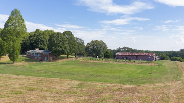 view of yard featuring a rural view