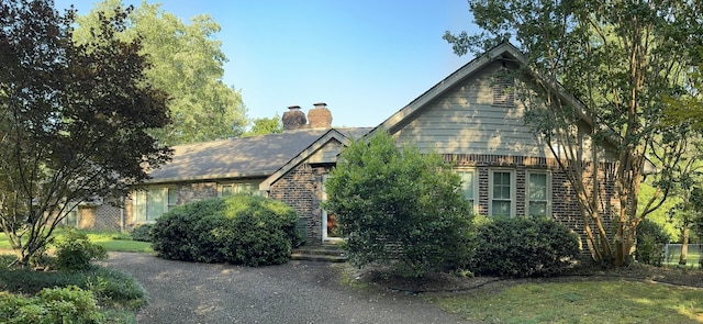 3619 Sourwood Trl, Cleveland, TN 37312 - view of front facade featuring a chimney