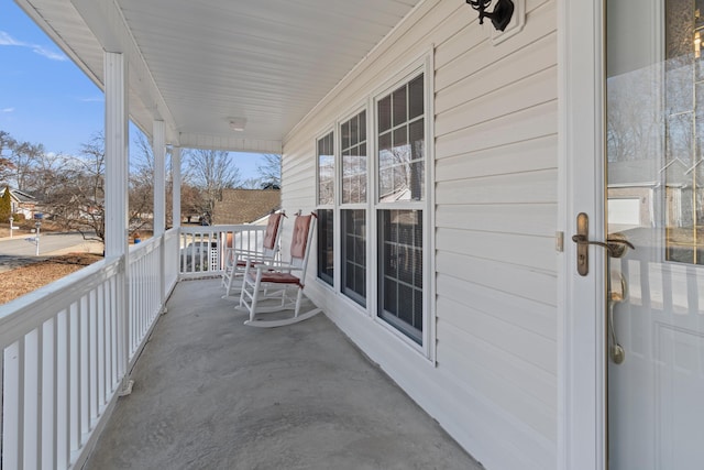 balcony featuring covered porch