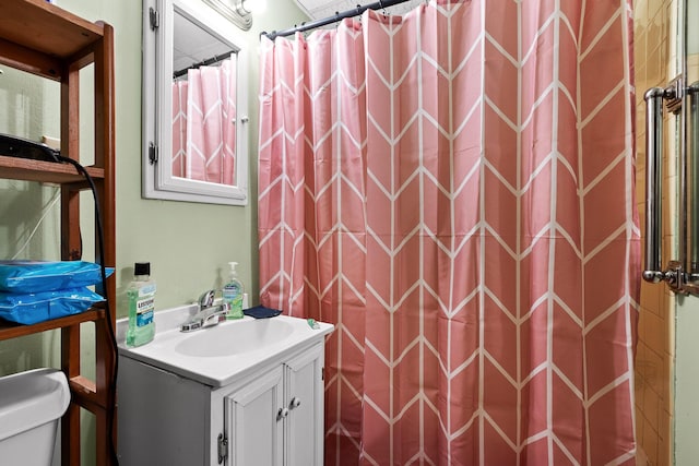 bathroom with vanity, curtained shower, and toilet